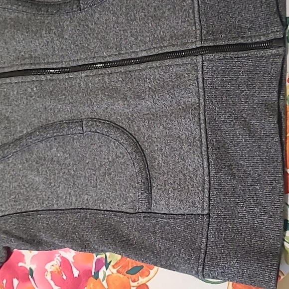 Lululemon Grey Scuba Sweater, Size 10 - Picture 6 of 8